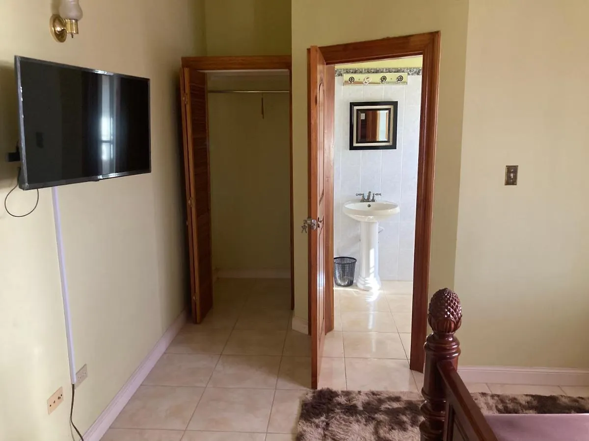 Pearlieron Place Runaway Bay Accommodatie bij particulieren